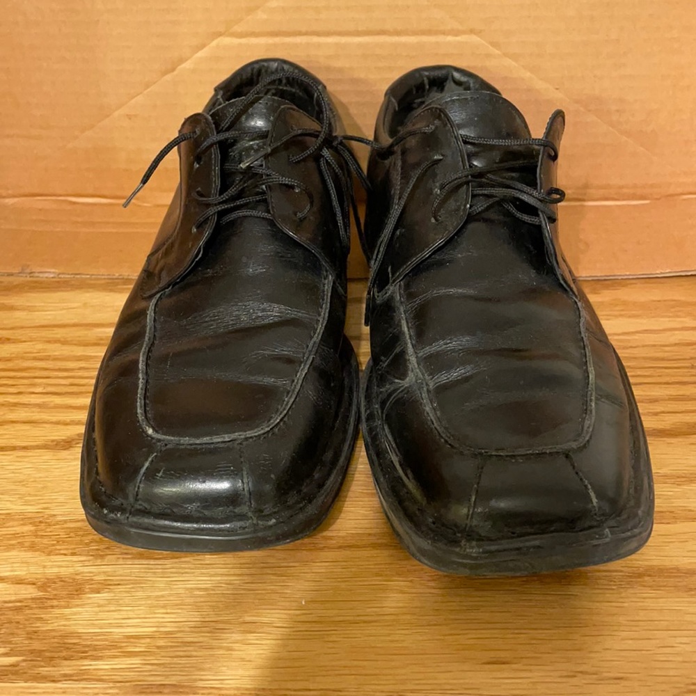 Men’s sz 9 black leather lace up oxfords.